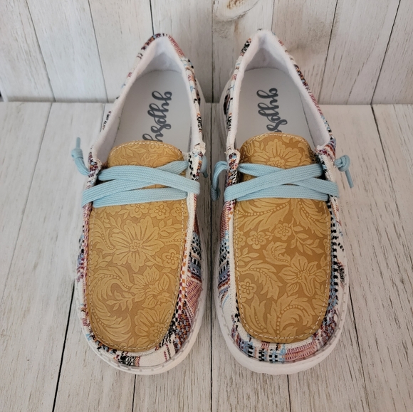 50 % OFF SALE-GYPSY JAZZ- HOLLYWOOD TOOLED CREAM MULTI SLIP ON SNEAKERS - Picture 2 of 6